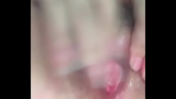 Em teen bướm hồng lần đầu khoe bím