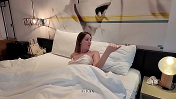 Địt Nhau Với Bạn Thân Của Mẹ Kế Trên Giường đơn